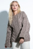 Sweter z grubymi warkoczami CHUNKY KNIT F780 Kolor Mocca