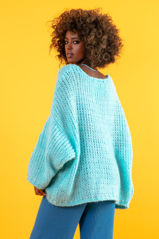 Loose sweater with a neckline F1256 skyblue