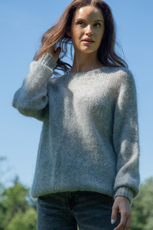 The classic seamless sweater with a round neckline F1737 grey